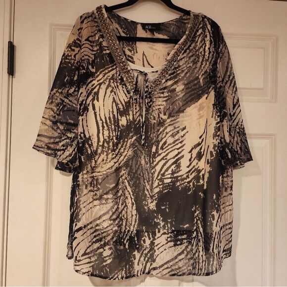 AGB black and beige patterned blouse 2x - Picture 1 of 5